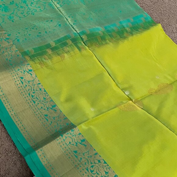 Kanchipuram Pure Silk Saree Green with Red Zari Border & Rich Pallu | Bl. Fabric - Picture 15 of 16